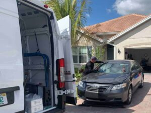 Read more about the article Enjoy no windshield replacement cost with Florida full coverage